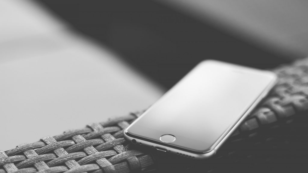 apple-iphone-ayfon-elefon