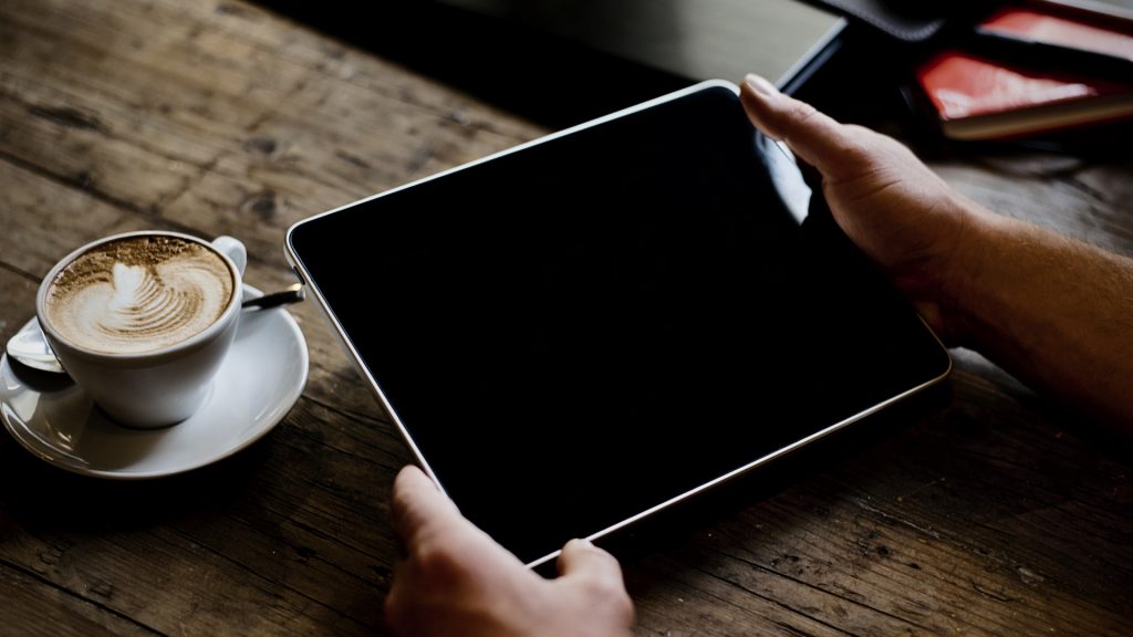 coffee-table-tablet-coffe